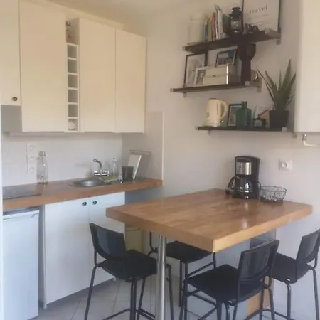Petite Maison De Pecheur Au Centre D'etretat